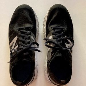 New Balance Womens ASYM Counter Fresh Foam Vongo Size 9 Excellent Condition